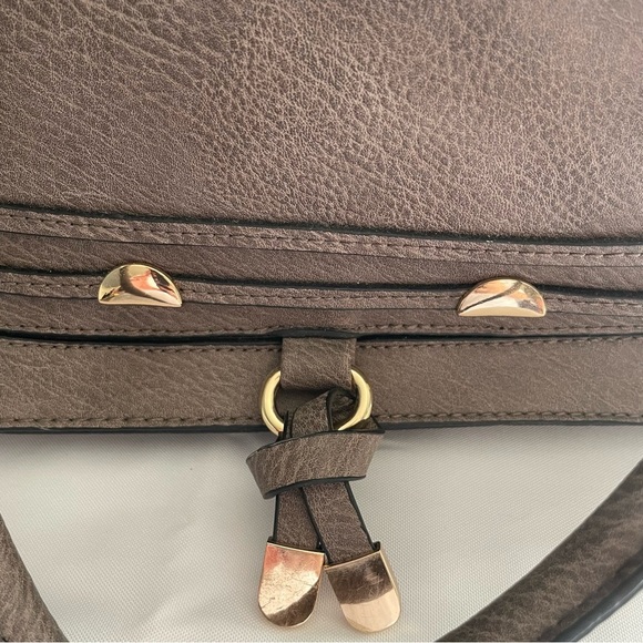 Medium Light Gray Shoulder Crossbody Bag Purse Unbranded Gold Hardware - Picture 2 of 11